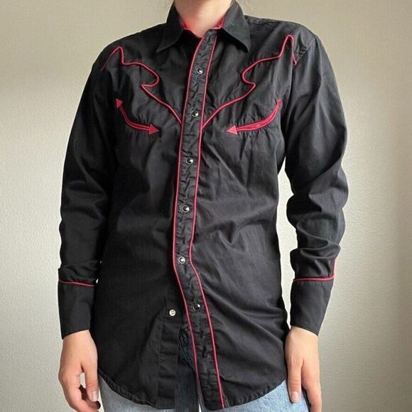 Vintage Wrangler Black Red Western Rodeo Cowgirl Pearl Snap Button Down Sz S - Picture 1 of 9